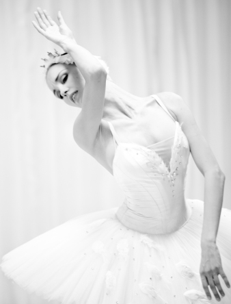 Viktorina Kapitonova Photoshoot with Maria Helena Buckley in Paris Ballet Zurich Opernhaus
