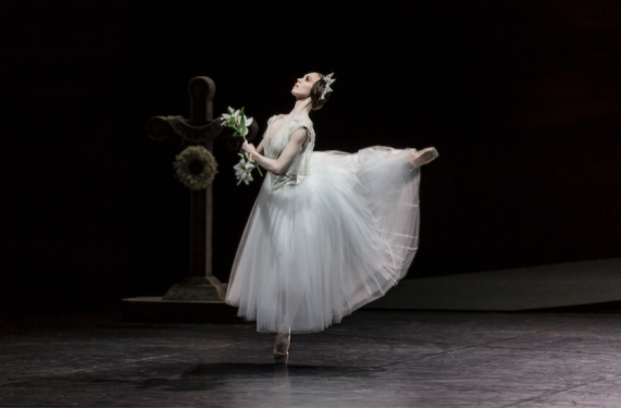 Viktorina Kapitonova as Myrtha at Zurich Operahouse with Denis Viera Ballett Zurich, Ballet, Zurich, Patrice Bart, Dance