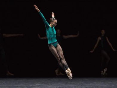 Viktorina Kapitonova In The Middle Somewhat Elevated William Forsythe Ballet Zurich
